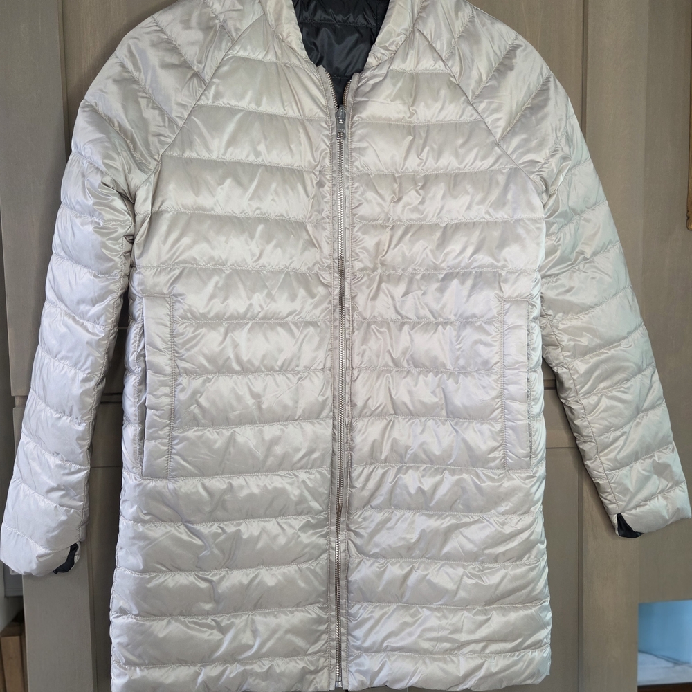 Athleta Women's Reversible Puffer Jacket in Dark Gray/Pearl - Picture 3 of 5